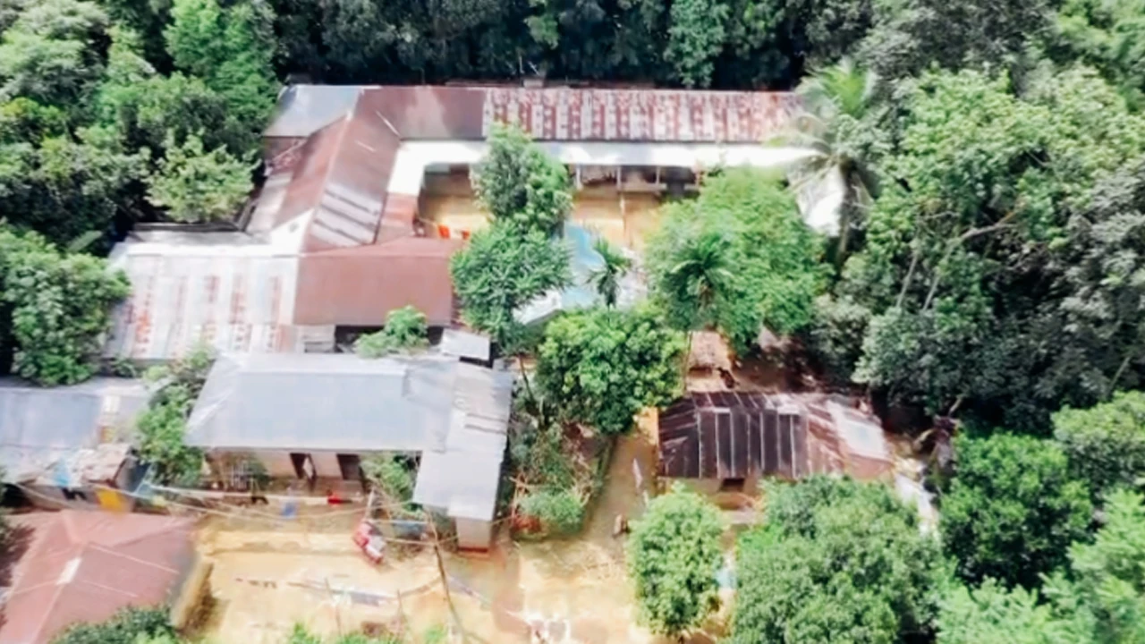 রাজনৈতিক প্রভাব খাটিয়ে জমি দখলের অপচেষ্টার অভিযোগ