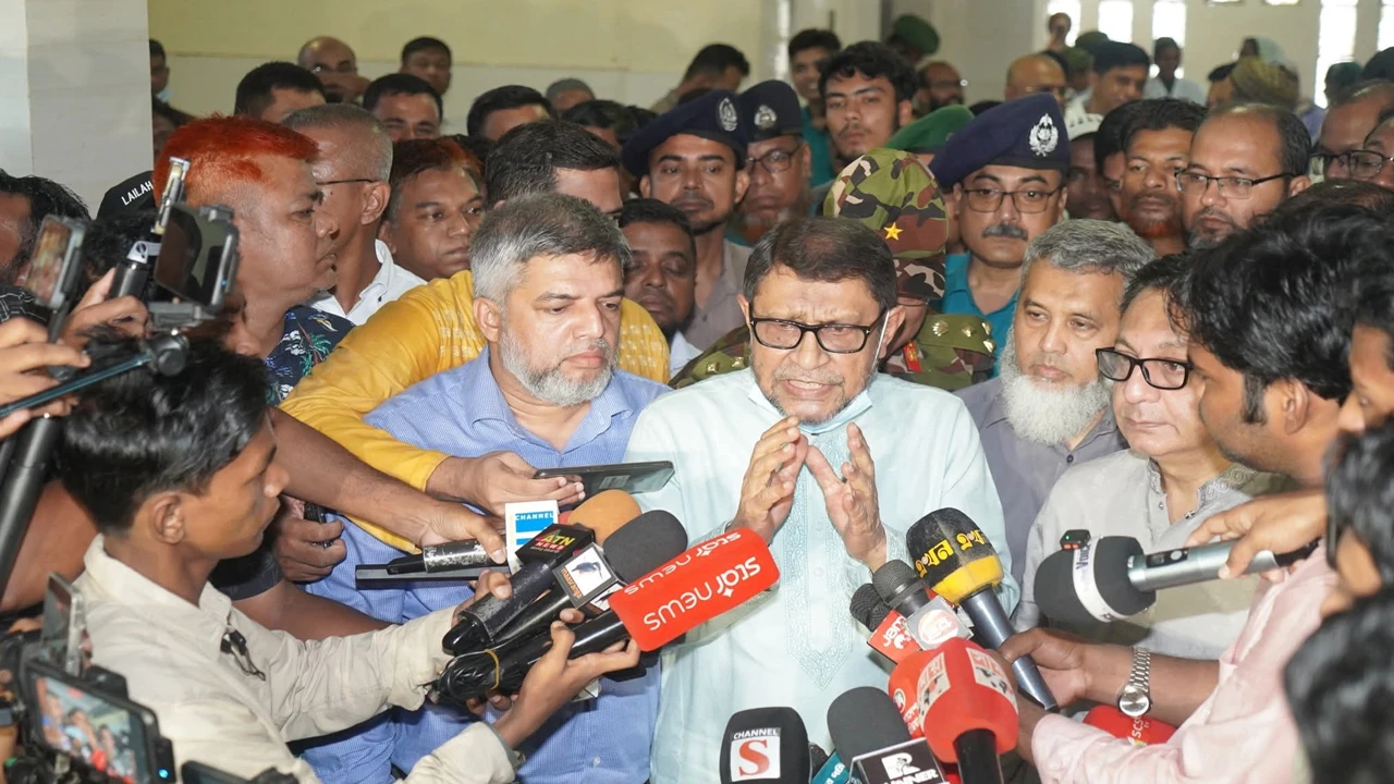 ‘দেশের সকল হাসপাতাল দালালমুক্ত করতে কঠোর ব্যবস্থা নেওয়া হচ্ছে’