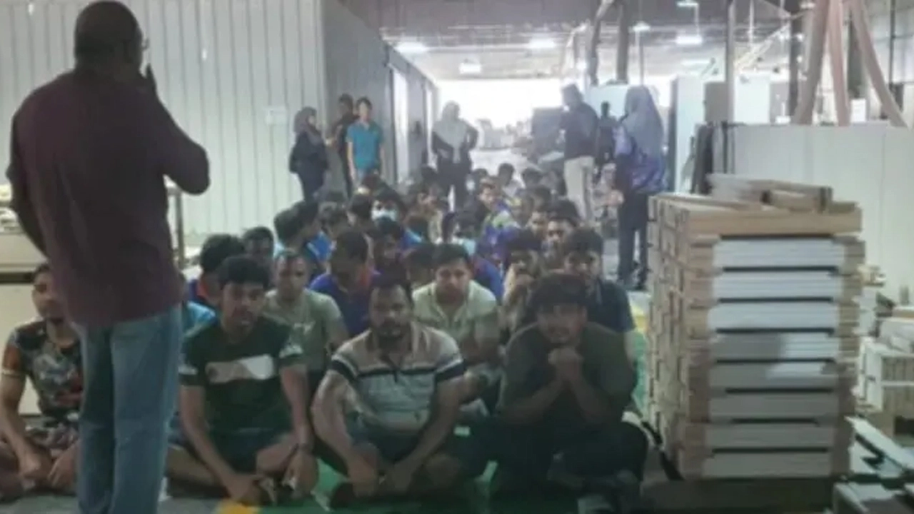 মালয়েশিয়ায় পৃথক অভিযানে ১৫৫ বাংলাদেশি আটক