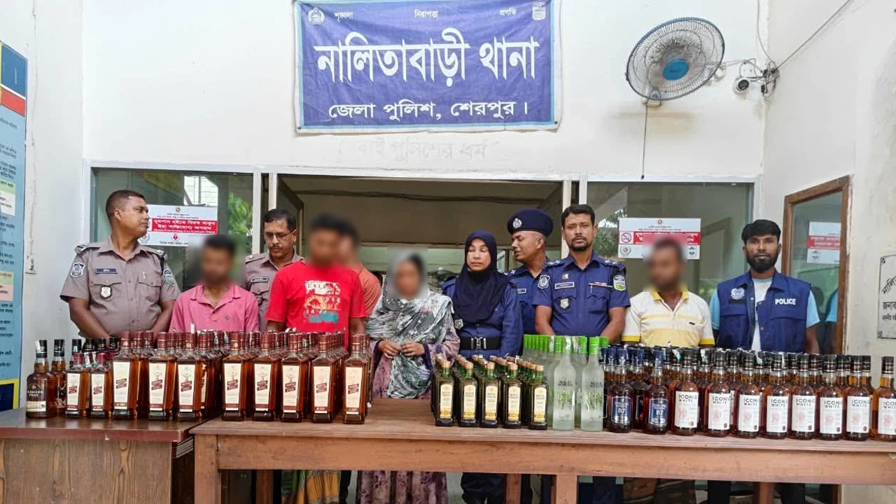 নালিতাবাড়ীতে পৃথক অভিযানে ভারতীয় মদসহ গ্রেপ্তার ৪