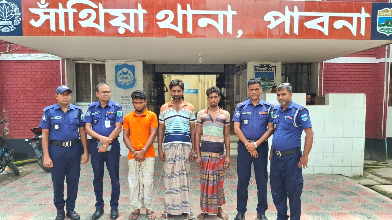 পাবনায় ব্যবসায়ী হত্যার রহস্য উদঘাটন, গ্রেপ্তার ৩