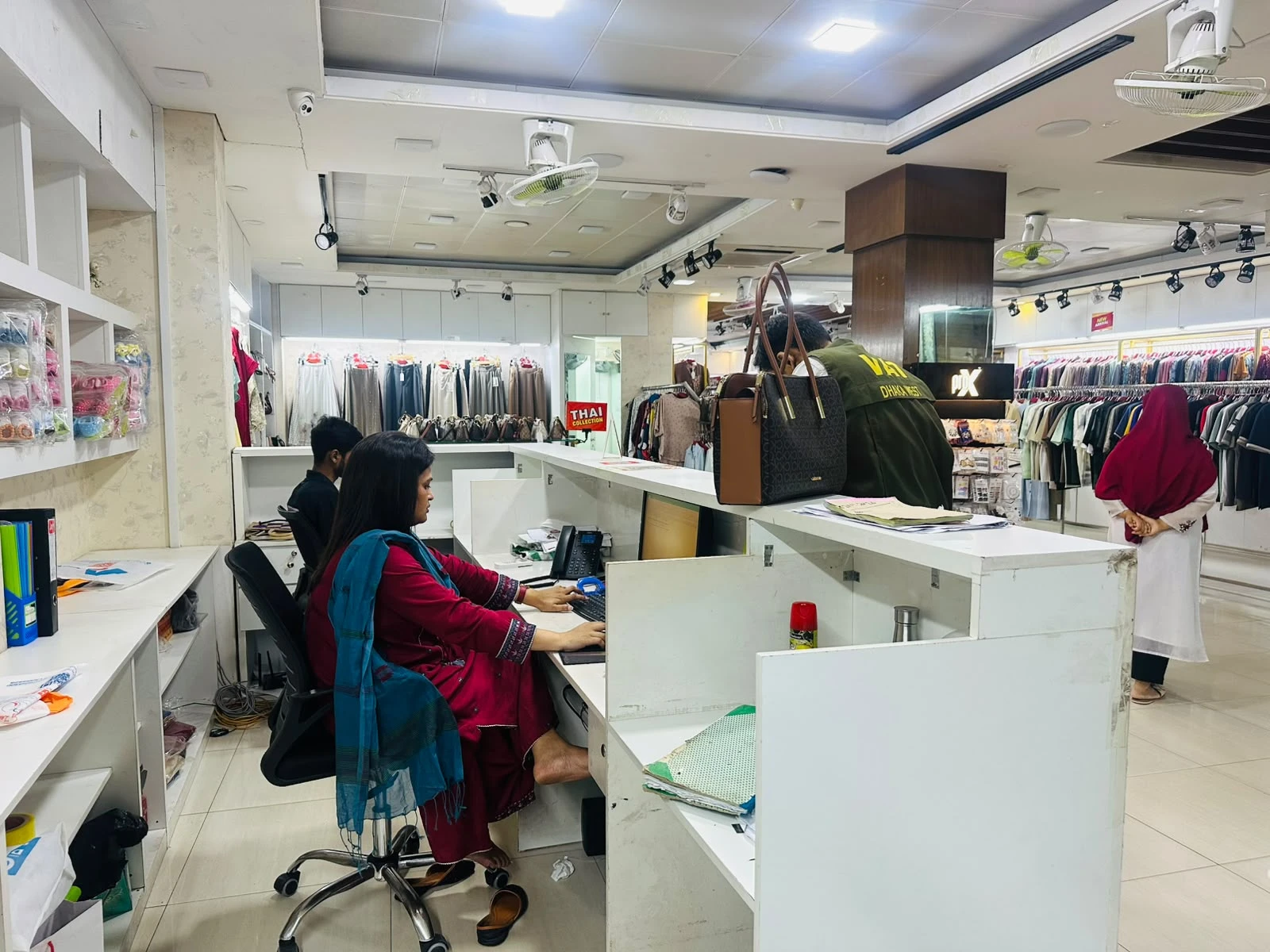 শপিং জোন বিডিতে অভিযান, ৮২ লাখ টাকার রাজস্ব ফাঁকি শনাক্ত