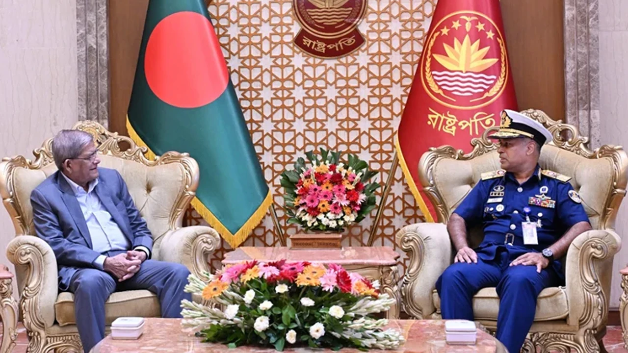 উপকূলের নিরাপত্তায় কোস্টগার্ডকে আরও কার্যকর ব্যবস্থা গ্রহণের আহ্বান রাষ্ট্রপতির