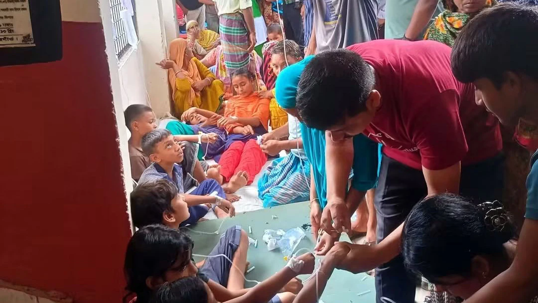 নষ্ট দুধ, তবু শিক্ষকরা বললেন—‘খেয়ে নাও, কিছু হবে না’