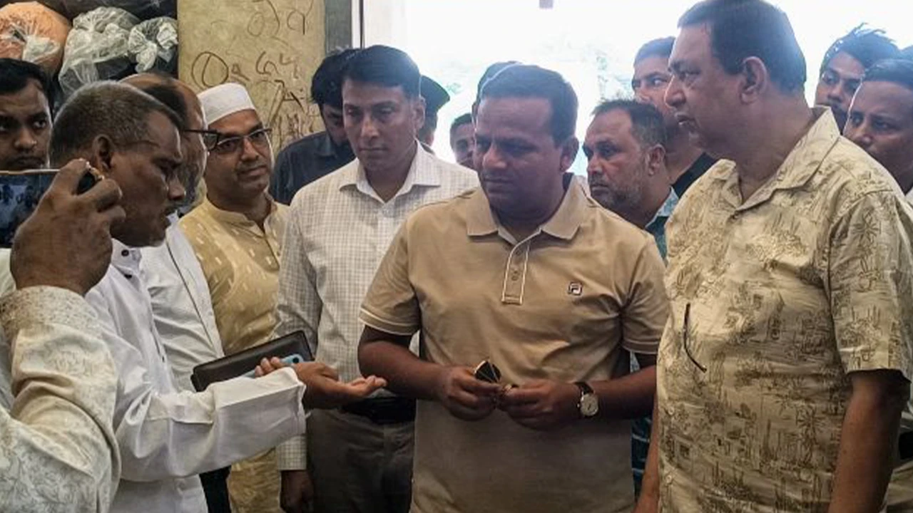 হঠাৎ বেনাপোল স্থলবন্দর পরিদর্শনে নৌপরিবহন প্রতিমন্ত্রী