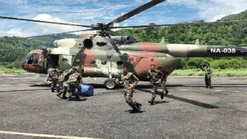 নেপালে আবারও ভূমিধস, পাহাড়ে আটকা পড়াদের হেলিকপ্টারে উদ্ধার