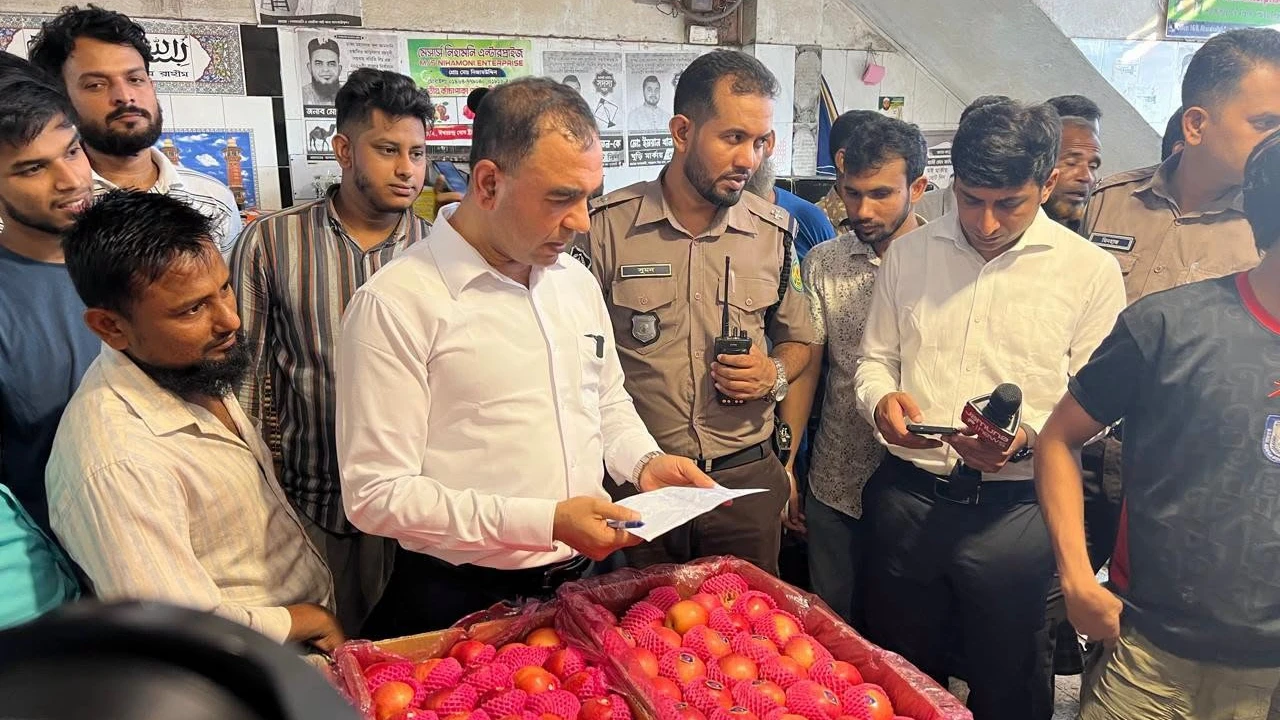 নিত্যপণ্যের বাজারে ভোক্তা অধিদপ্তরের অভিযান, জরিমানা ১০ লাখ টাকা