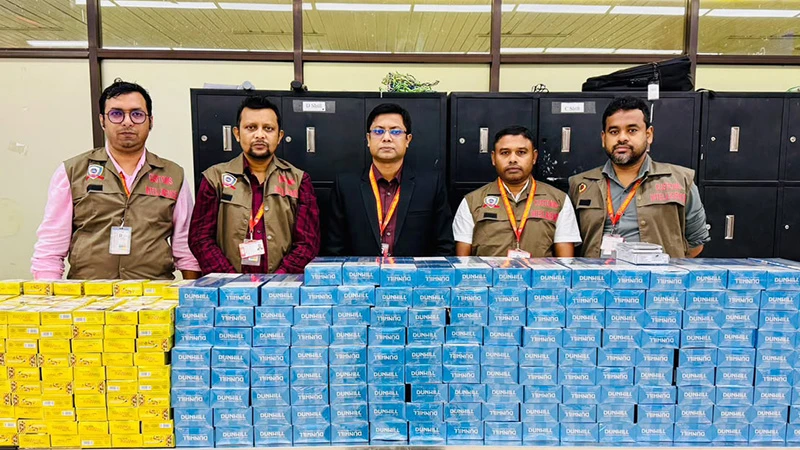 শাহজালালে ৩ যাত্রীর ব্যাগেজে মিলল ৬৩১ কার্টন সিগারেট