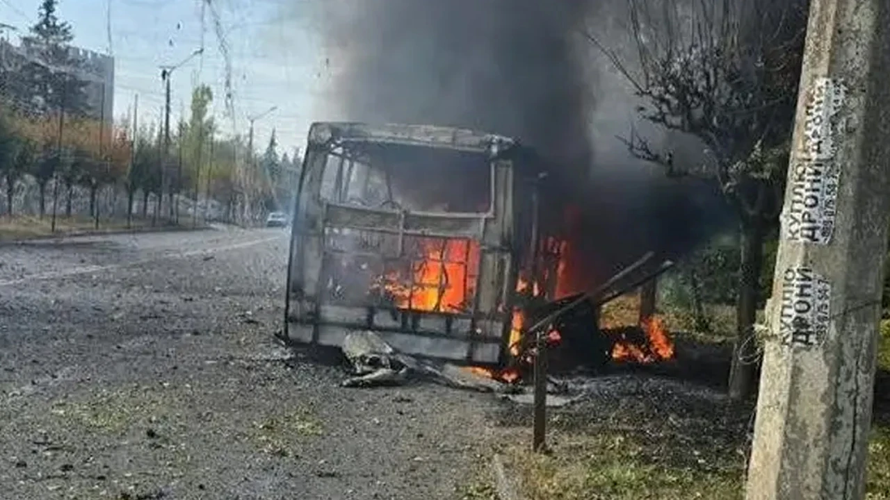 ইউক্রেনে দুই বাসে রুশ বোমা হামলা, নিহত ৩৩