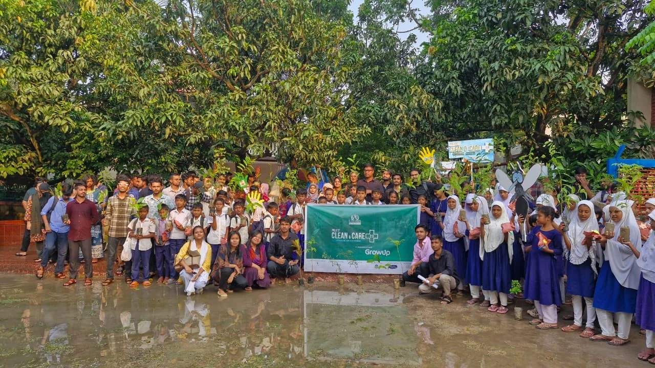 রাবি ক্যাম্পাস ও ফুলতলায় পরিচ্ছন্নতা অভিযানে শতাধিক স্বেচ্ছাসেবী