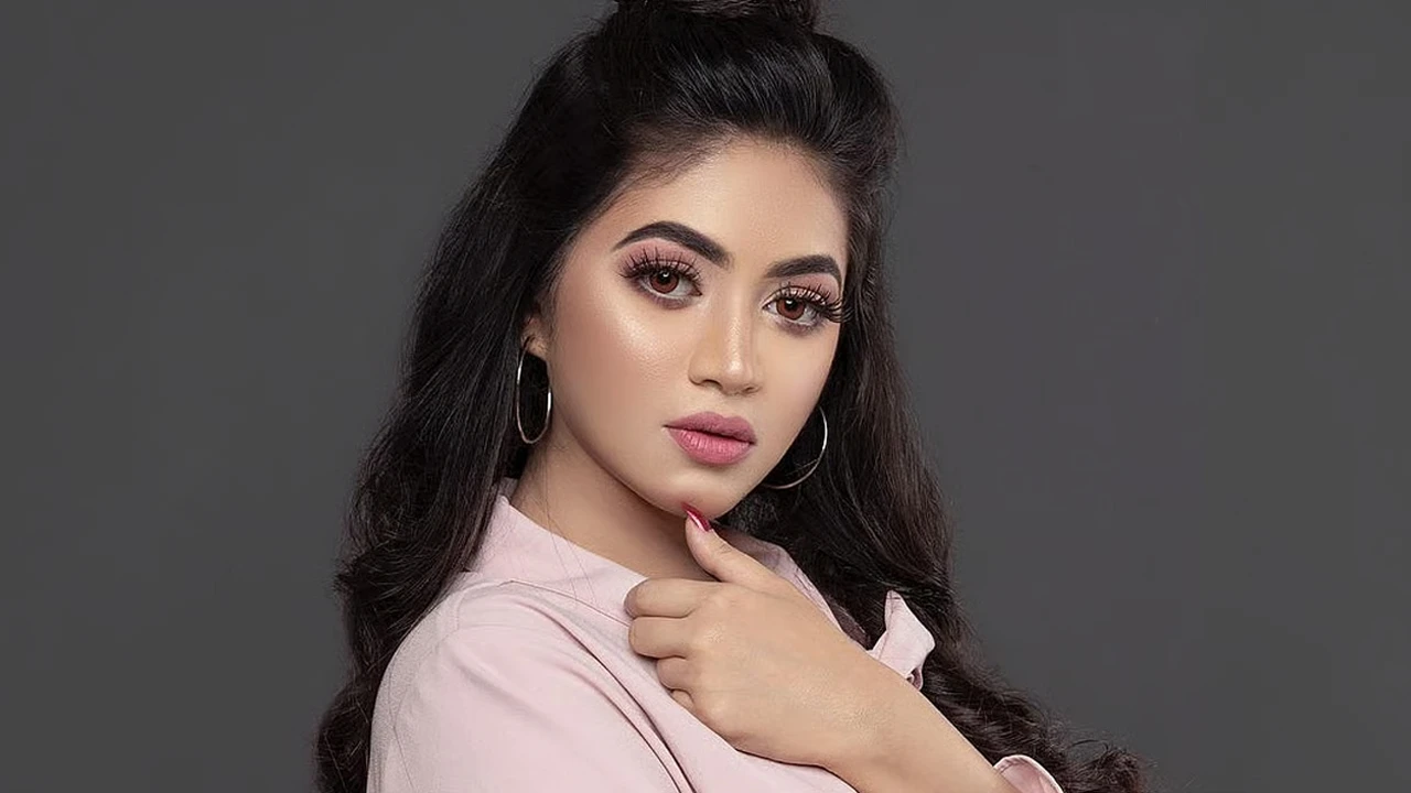 দৃশ্যধারণের মধ্যেই দুর্ঘটনায় পড়লেন অভিনেত্রী উর্বী