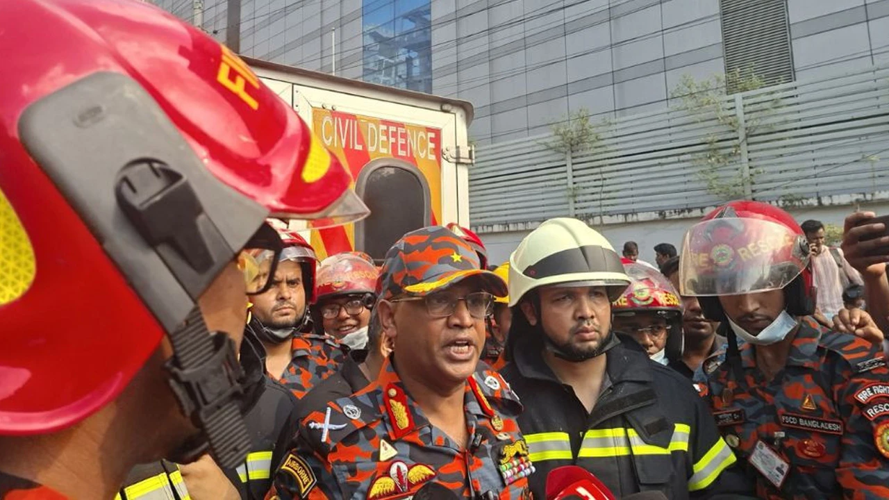 প্রায় সাড়ে ৩ ঘণ্টা পর টঙ্গীতে ওষুধ কারাখানার আগুন নিয়ন্ত্রণে