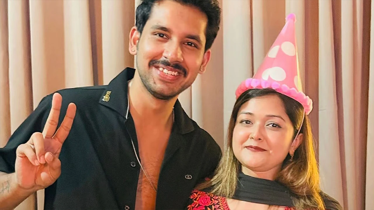 মৃত স্ত্রী’র জন্মদিনে ফেসবুকে আবেগঘন পোস্ট অভিনেতার