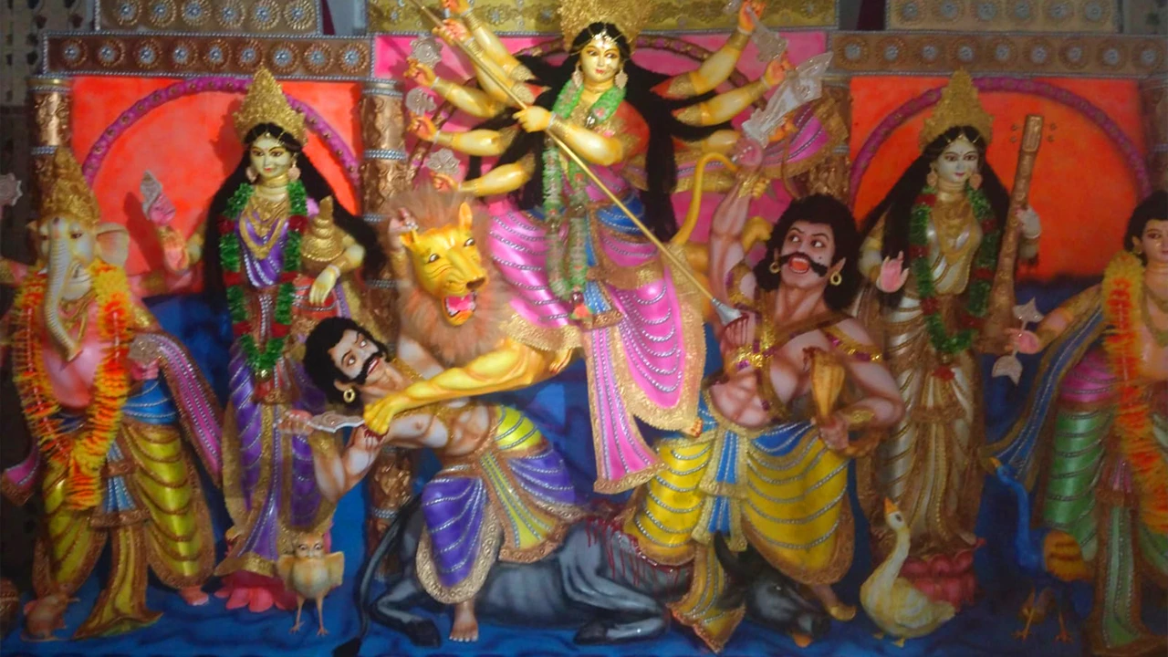 রাতারাতি বদলে গেল আলোচিত সেই দেশলাই কাঠির প্রতিমা