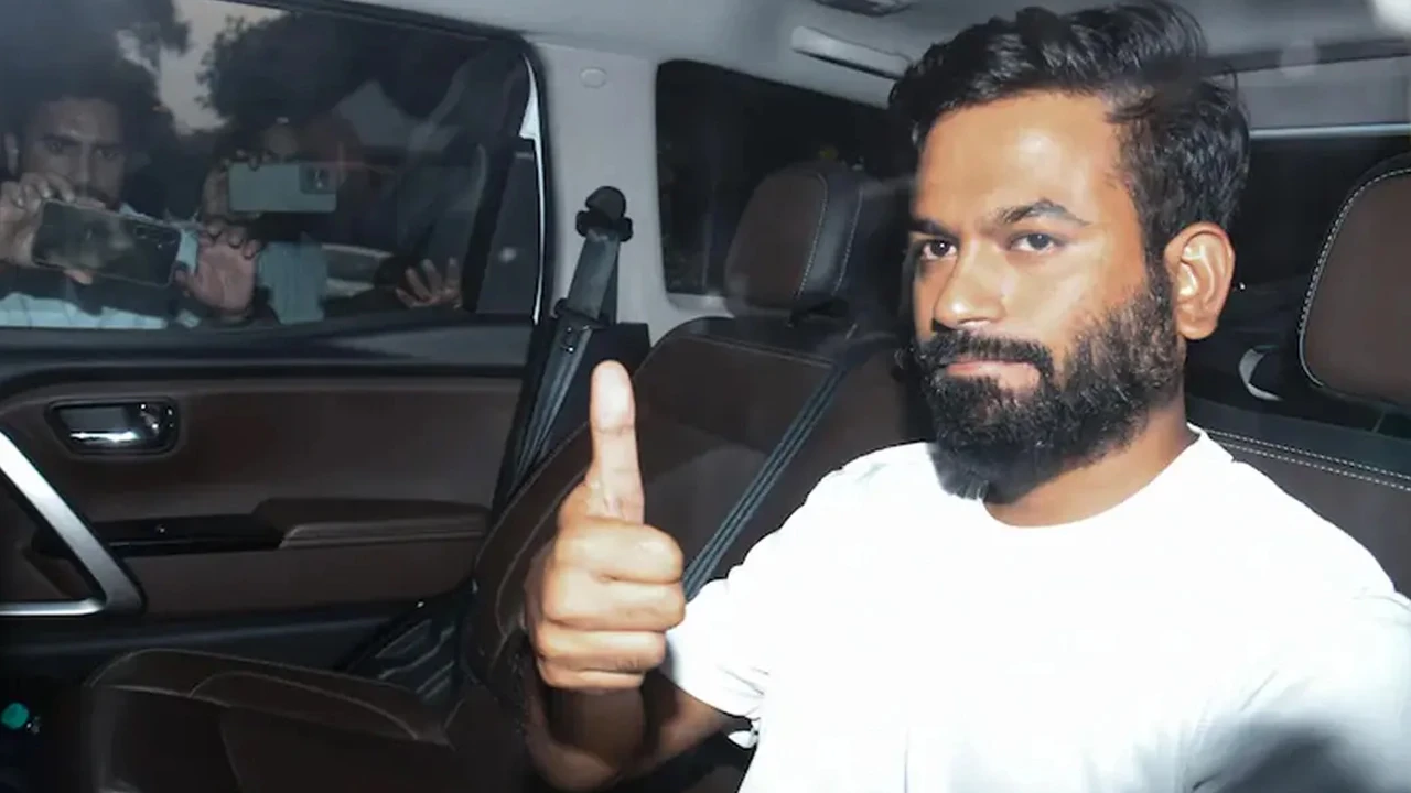শর্তসাপেক্ষে মুক্তি পেলেন অভিজিৎ দীপকে