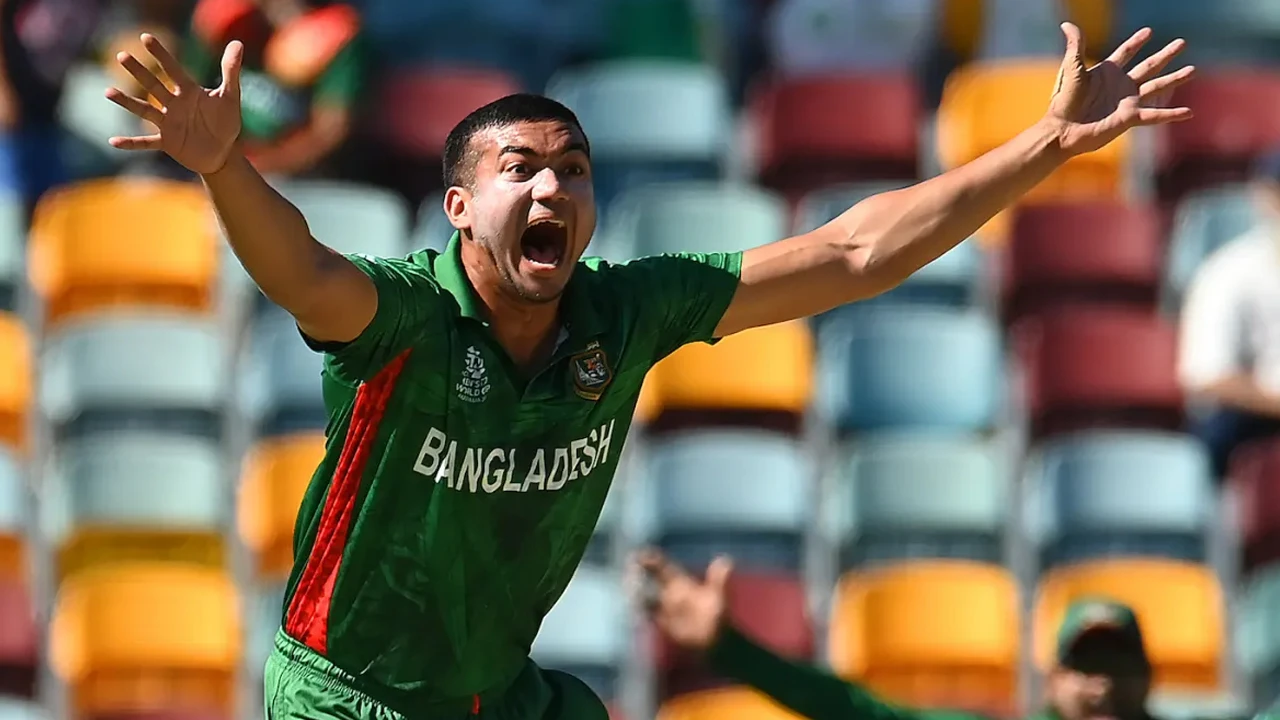 তাসকিনের ‘হ্যাটট্রিক’, বাংলাদেশের লক্ষ্য ২৭২