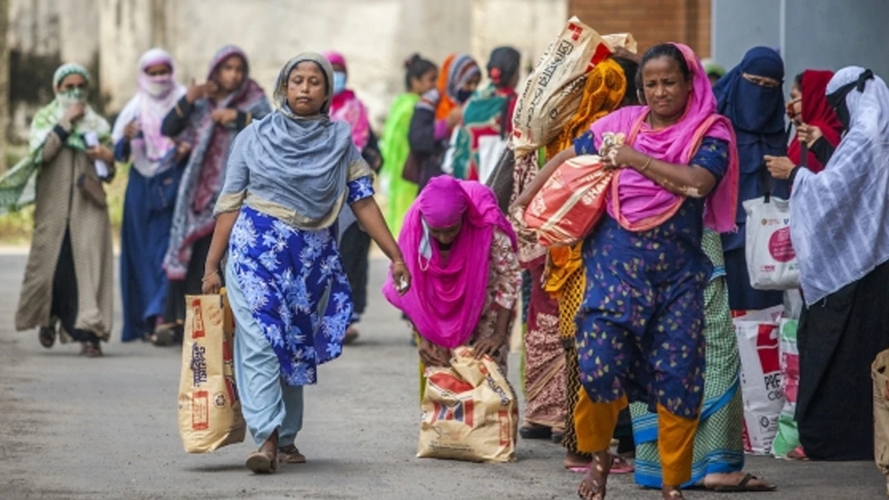 দেশের প্রায় অর্ধেক পরিবার ঋণগ্রস্ত
