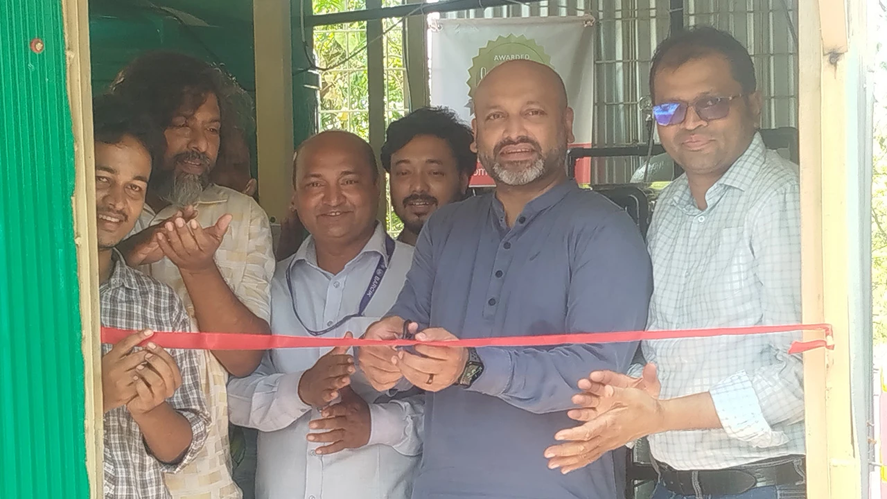 ঘূর্ণিঝড়ে বিধ্বস্ত শ্যামনগরে পানি সংকটের অবসান