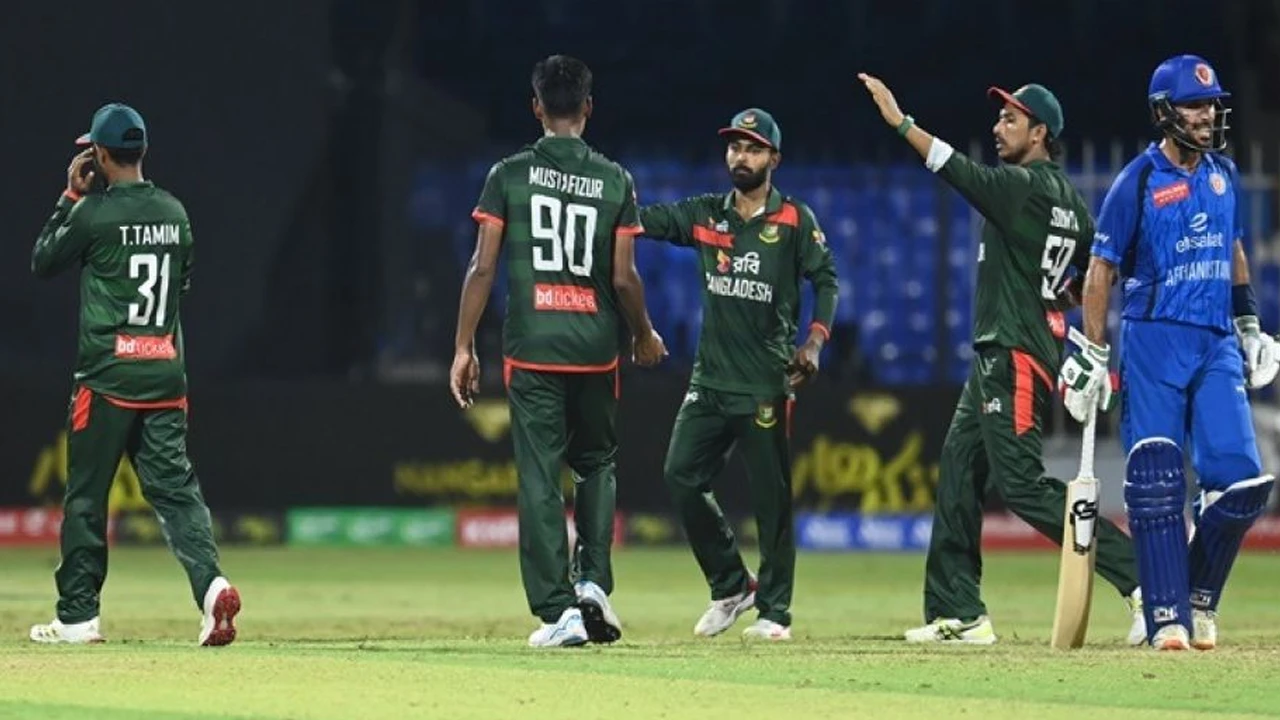ব্যাটিং-বোলিংয়ে ব্যর্থতা, বড় হারে বিদায় বাংলাদেশের