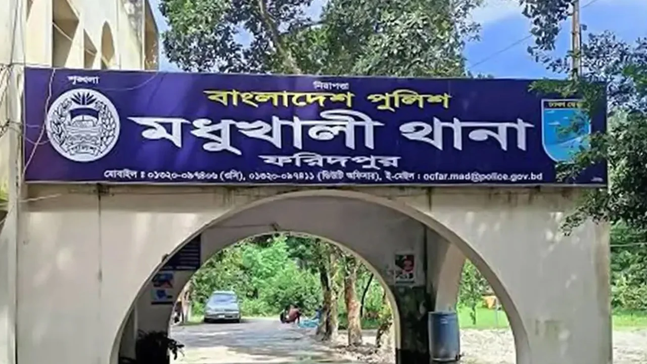 ফরিদপুরে বাস-অ্যাম্বুলেন্স সংঘর্ষ, নিহত ৩