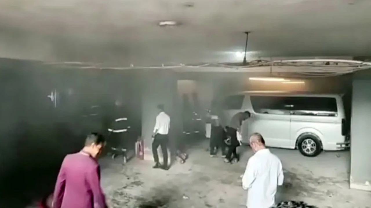 আবারও কক্সবাজারে হোটেলে আগুন, রক্ষা পেলেন ৩ শতাধিক পর্যটক