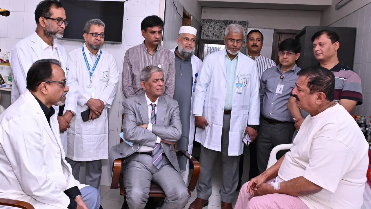 হাসপাতালে ভূমিমন্ত্রীকে দেখতে গেলেন রাষ্ট্রপতি