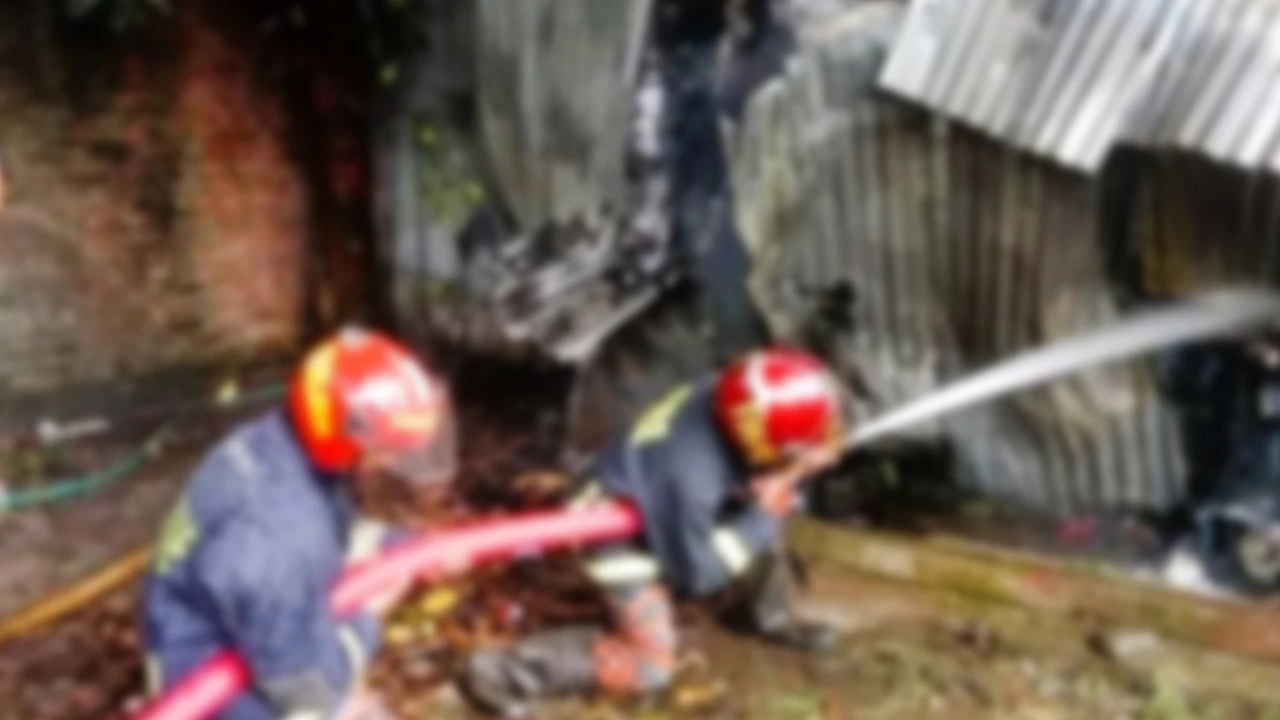 কোনাবাড়ীতে ঝুটের গুদামের আগুন নিয়ন্ত্রণে