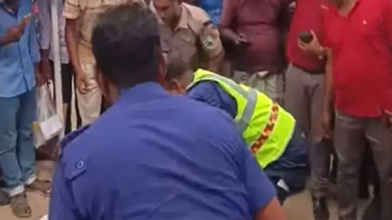 পাবনায় বাসের ধাক্কায় কলেজছাত্র নিহত