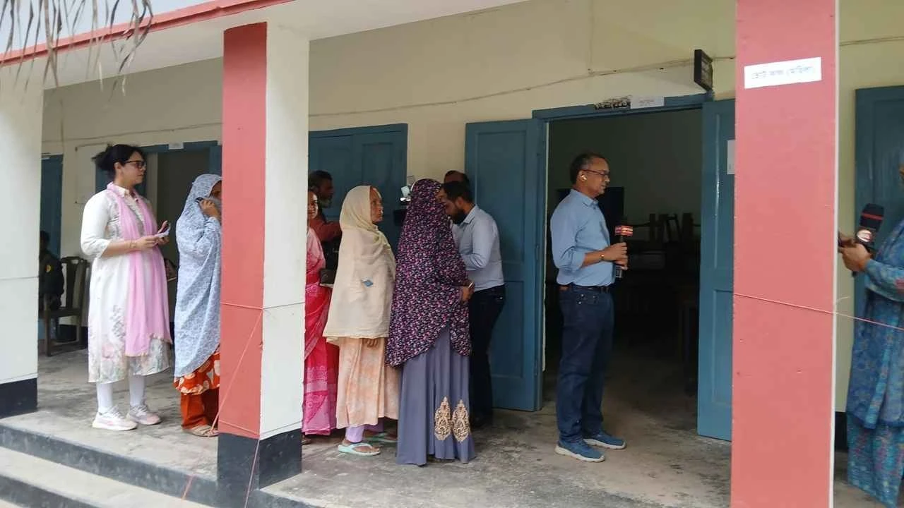 ঠাকুরগাঁও-১ আসনে উপনির্বাচনের ভোটগ্রহণ চলছে